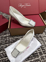 Kitlife Roger Vivier Trompette Pumps In White Satin - 2