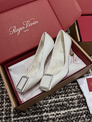 Kitlife Roger Vivier Trompette Pumps In White Satin - 6