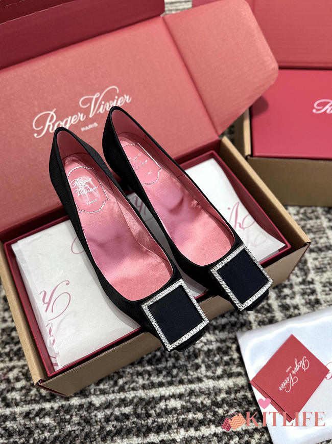 Kitlife Roger Vivier Trompette Pumps In Black Satin - 1