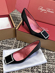 Kitlife Roger Vivier Trompette Pumps In Black Satin - 6