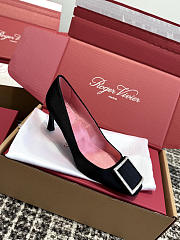 Kitlife Roger Vivier Trompette Pumps In Black Satin - 5
