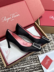 Kitlife Roger Vivier Trompette Pumps In Black Satin - 4