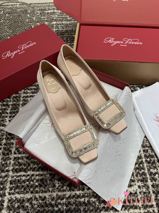 Kitlife Roger Vivier Trompette Pumps In Gold Satin  - 1