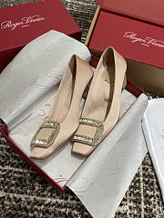 Kitlife Roger Vivier Trompette Pumps In Gold Satin  - 3
