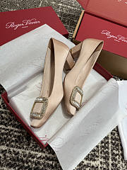 Kitlife Roger Vivier Trompette Pumps In Gold Satin  - 2