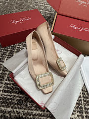 Kitlife Roger Vivier Trompette Pumps In Gold Satin  - 4