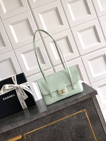 Kitlife Chanel 26P Flap Bag Light Green Grained Shiny Calfskin AS6130 15x22x7cm 