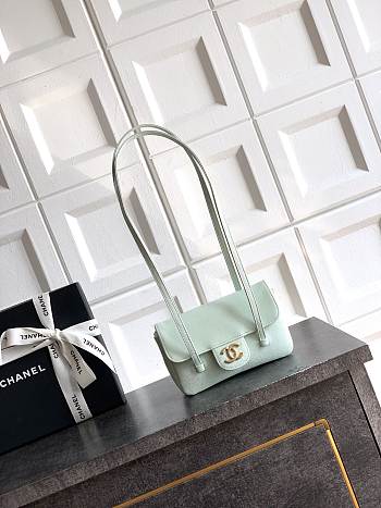 Kitlife Chanel 26P Flap Mini Bag Green Grained Shiny Calfskin A5807 11.5×17x5cm