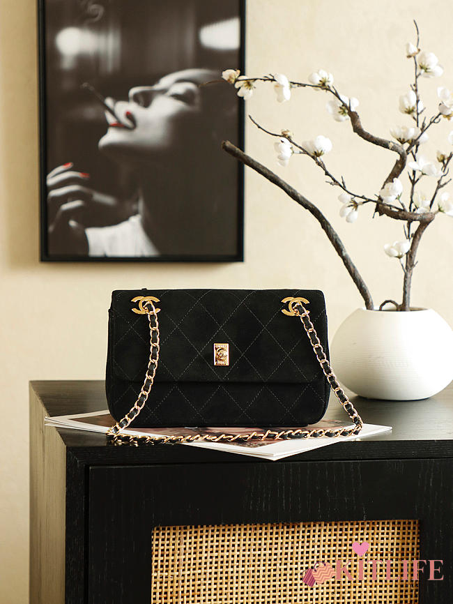 Kitlife Chanel Vintage Chain Bag Suede Black 14x22x10cm - 1