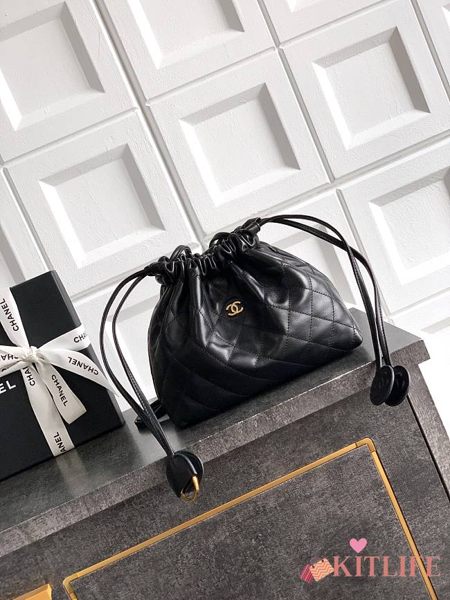Kitlife Chanel Clutch With Black Leather Strap Black Lambskin 17x22x8cm - 1