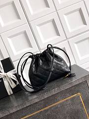 Kitlife Chanel Clutch With Black Leather Strap Black Lambskin 17x22x8cm - 5