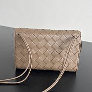 Kitlife Bottega Veneta Andiamo Pouch on Strap Light Brown 836940 19x13x2cm  - 2