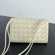 Kitlife Bottega Veneta Andiamo Pouch on Strap White 836940 19x13x2cm - 4