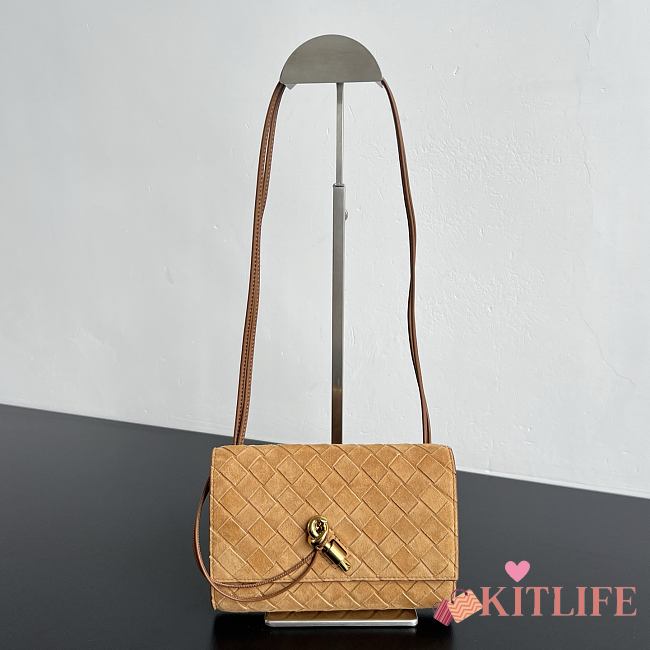 Kitlife Bottega Veneta Andiamo Pouch on Strap Beige Suede 836940 19x13x2cm - 1