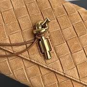 Kitlife Bottega Veneta Andiamo Pouch on Strap Beige Suede 836940 19x13x2cm - 5