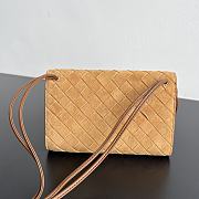 Kitlife Bottega Veneta Andiamo Pouch on Strap Beige Suede 836940 19x13x2cm - 2