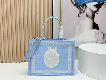 Kitlife Dior Medium Book Tote with Strap Blue Oblique Embroidery with White Lace and Dior Médaillon 36x27.5x16.5cm 