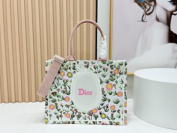 Kitlife Dior Medium Book Tote with Strap White Multicolor Daisy Garden Embroidery with Dior Médaillon 36x27.5x16.5cm 