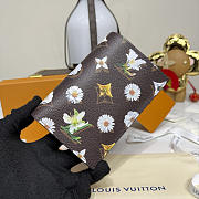 Kitlife Louis Vuitton Floral Silkscreen Passport Cover Brown M27548 10x2.5x14cm - 6