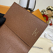 Kitlife Louis Vuitton Floral Silkscreen Passport Cover Brown M27548 10x2.5x14cm - 2