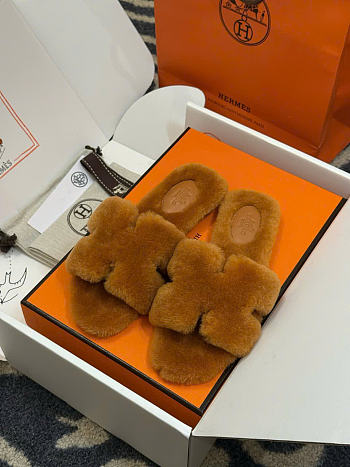 Kitlife Hermes Woolskin Oran Sandals Brown