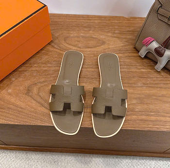 Kitlife Hermes Oran Sandals Taupe