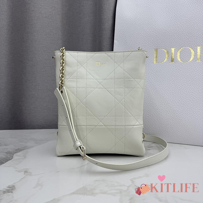 Kitlife Dior Small Vertical Dior Trianon Bag with Chain White 18x21x7cm  - 1