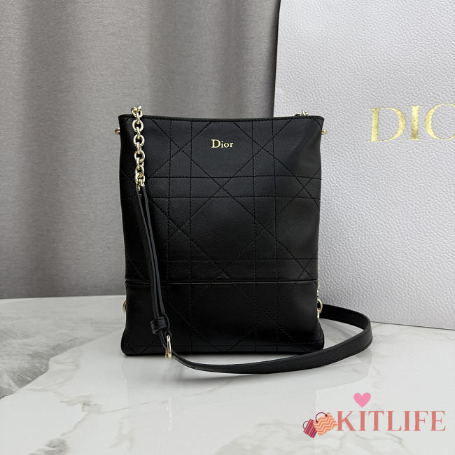 Kitlife Dior Small Vertical Dior Trianon Bag with Chain Black 18x21x7cm - 1