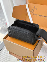 Kitlife Louis Vuitton Dopp Kit Bag Black M12645 28x15x16.5cm - 4