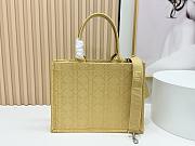 Kitlife Dior Medium Dior Book Tote with Strap Natural Cannage Raffia-Effect Embroidery 36 x 27.5 x 16.5 cm - 2