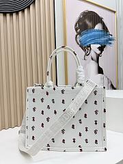 Kitlife Dior Medium Book Tote With Strap Roses Embroidery 36x27.5x16.5cm - 6