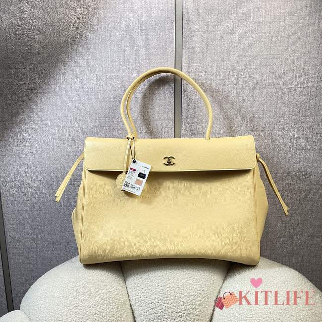 Kitlife Chanel Large Shopping Bag Yellow Calfskin & Gold-Tone Metal AS6289 33x43x17.5cm - 1