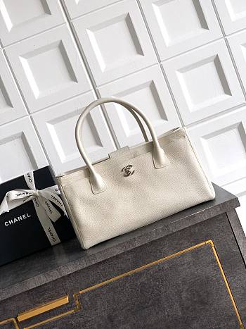 Kitlife Chanel Cerf Small Tote Bag White Silver Hardware 17.5x32x13cm