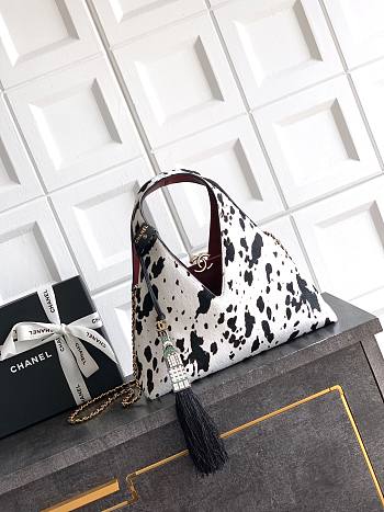 Kitlife Chanel 26A Handbag Black & White Leather 32×32×11cm 