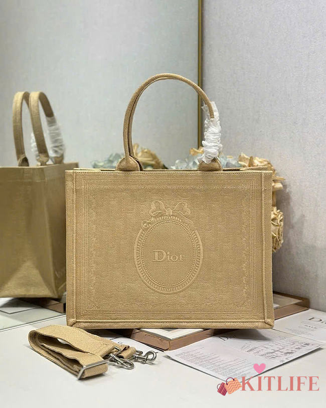 Kitlife Dior Medium Dior Book Tote with Strap Beige Washed Embroidery and Dior Médaillon 36 x 27.5 x 16.5 cm - 1