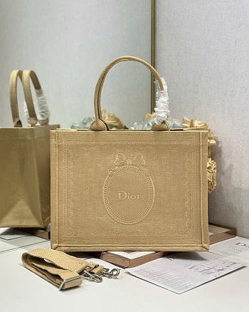 Kitlife Dior Medium Dior Book Tote with Strap Beige Washed Embroidery and Dior Médaillon 36 x 27.5 x 16.5 cm