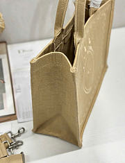 Kitlife Dior Medium Dior Book Tote with Strap Beige Washed Embroidery and Dior Médaillon 36 x 27.5 x 16.5 cm - 6