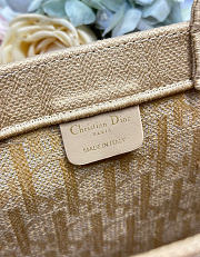 Kitlife Dior Medium Dior Book Tote with Strap Beige Washed Embroidery and Dior Médaillon 36 x 27.5 x 16.5 cm - 3