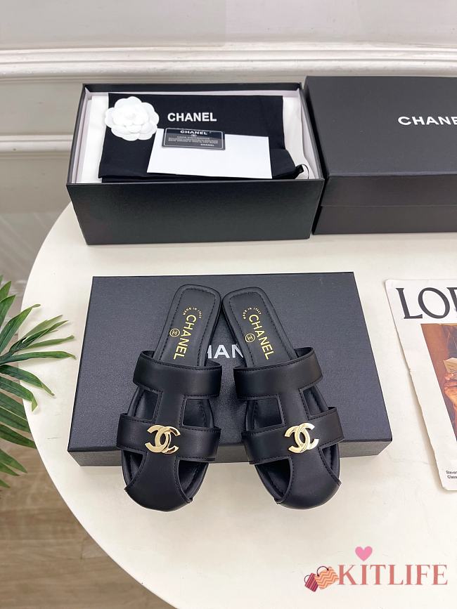 Kitlife Chanel Double C Hollow-Out Roman Flat Sandals Black  - 1
