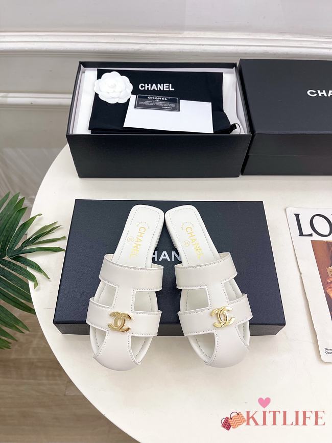 Kitlife Chanel Double C Hollow-Out Roman Flat Sandals White - 1