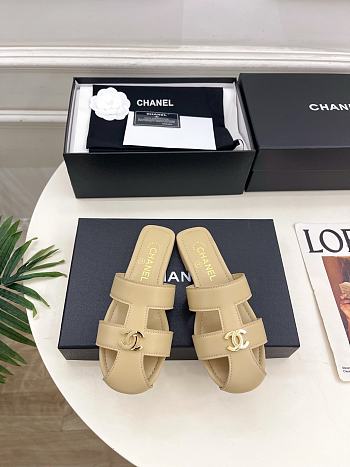 Kitlife Chanel Double C Hollow-Out Roman Flat Sandals Beige 