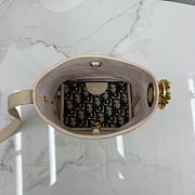Kitlife Dior Small Dior Médaillon Bucket Bag Light Beige Calfskin M1531 19.5x18.5x11.5cm  - 6