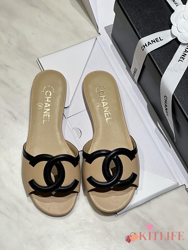 Kitlife Chanel Vintage Cambon Flat Sandals Beige & Black  - 1
