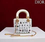 Kitlife Dior Three-Compartment Embroidered Art Limited Edition White Beaded Bag 17x15x7cm - 1