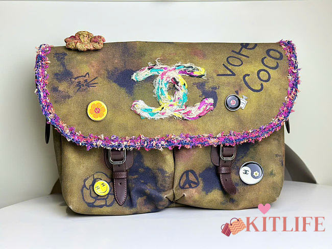 Kitlife Chanel Graffiti On The Pavement Crossbody Bag 42x30x13cm - 1