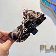 Kitlife Fendi Acrylic Hair Clip Brown  - 6