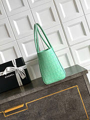 Kitlife Chanel Small Shopping Bag Green Crocodile Embossed Calfskin & Gold-Tone Metal  AS6243 20x39x13cm - 4