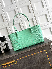 Kitlife Chanel Small Shopping Bag Green Crocodile Embossed Calfskin & Gold-Tone Metal  AS6243 20x39x13cm - 2