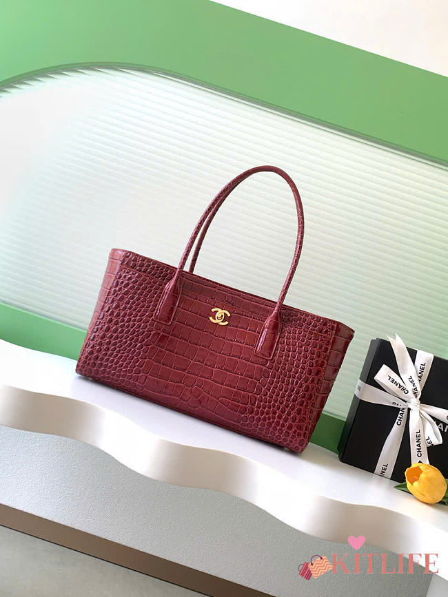Kitlife Chanel Small Shopping Bag Burgundy Crocodile Embossed Calfskin & Gold-Tone Metal AS6243 20x39x13cm  - 1