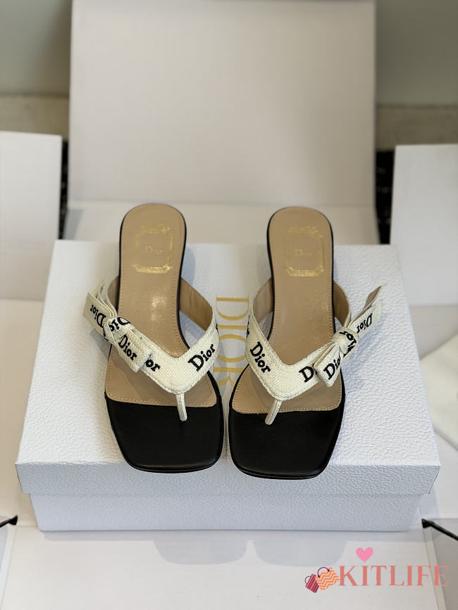 Kitlife Dior J'Adior Heeled Thong Sandal White Embroidered Cotton and Black Lambskin  - 1